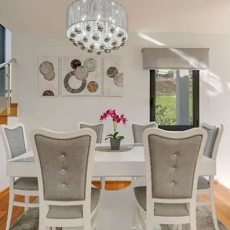 Ferienhaus Fuer 6 Personen Ca 248 Qm In Cmara De Lobos, Madeira Suedkueste Von Madeira *