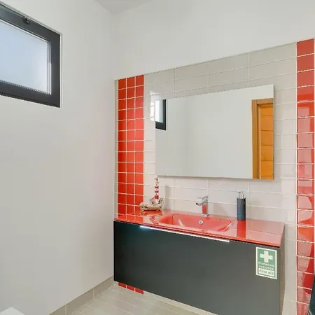 Ferienhaus Fuer 6 Personen Ca 248 Qm In Cmara De Lobos, Madeira Suedkueste Von Madeira *