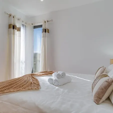 Ferienhaus Fuer 6 Personen Ca 248 Qm In Cmara De Lobos, Madeira Suedkueste Von Madeira